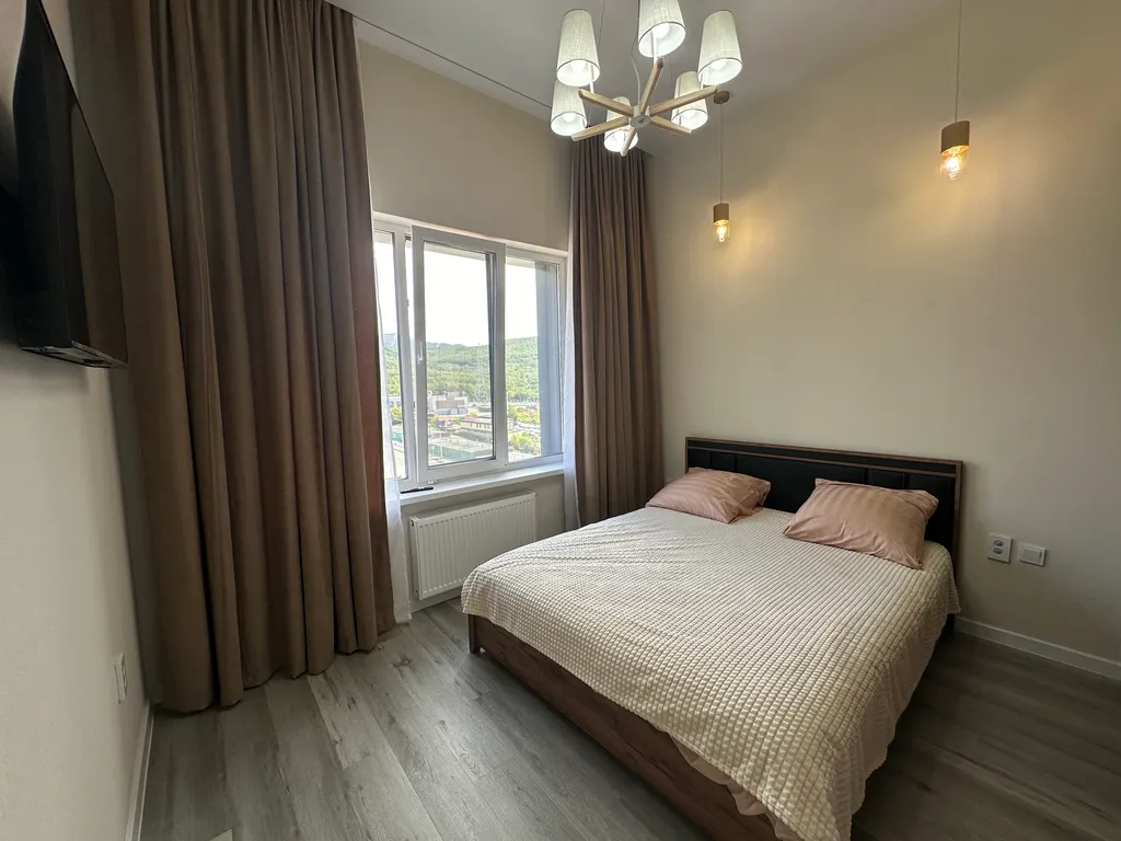 Современная квартира в новом ЖК, высокие потолки, вид на горы — аренда посуточно в Южно-Сахалинск