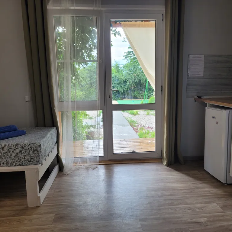 Новый домик 2-комнатный с кухней и террасой на компанию