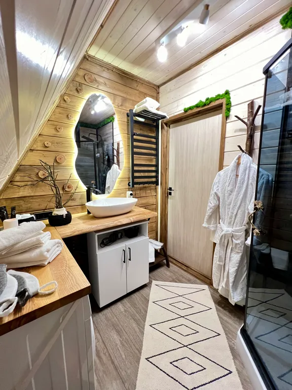 Уютный домик у леса