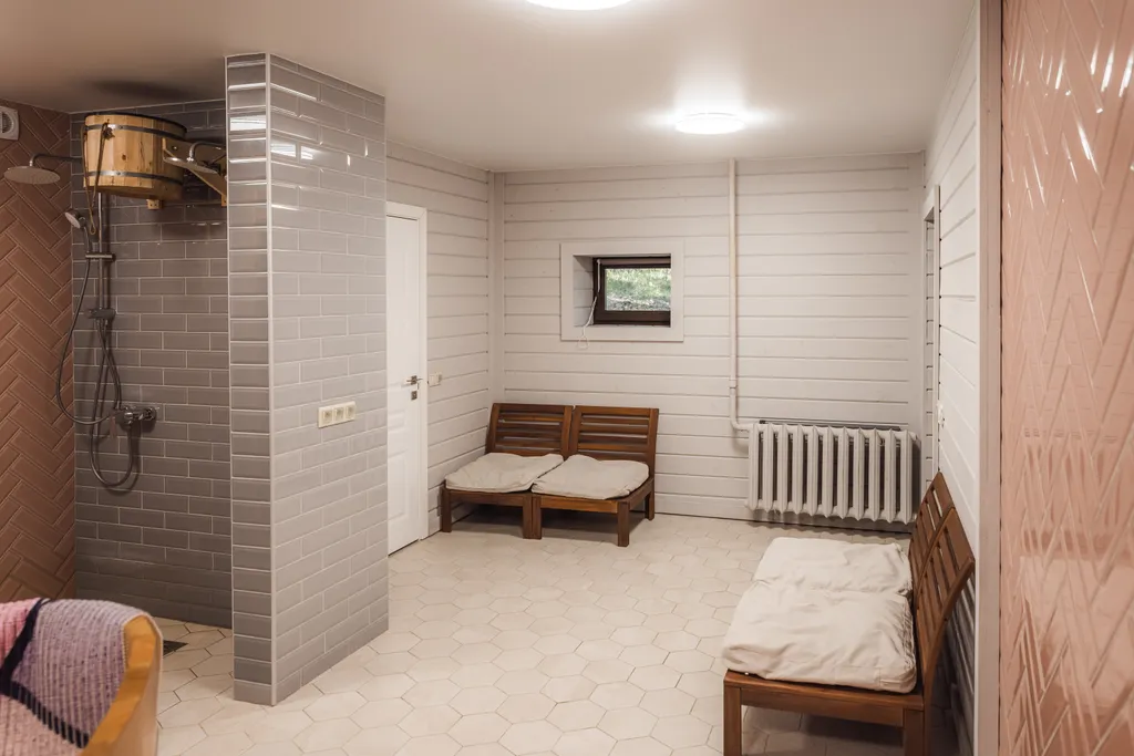 Большой коттедж с сауной в загородном комплексе отдыха бисерово