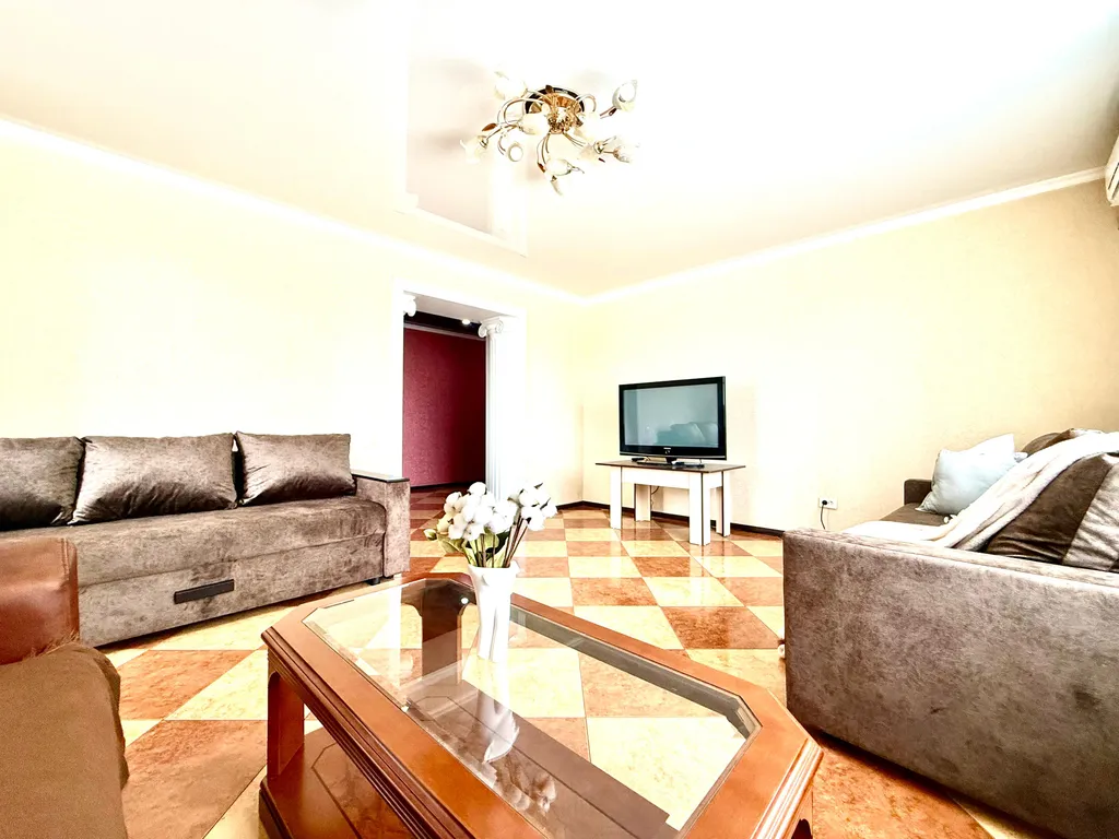 Большая квартира у Мамаева Кургана 3 лоджии