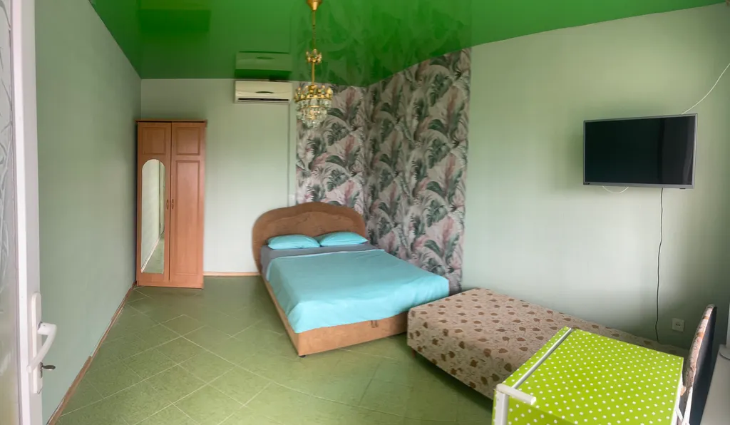 Номер с видом на море и горы