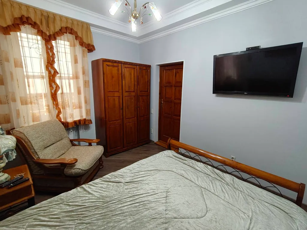 Частный дом с беседкой