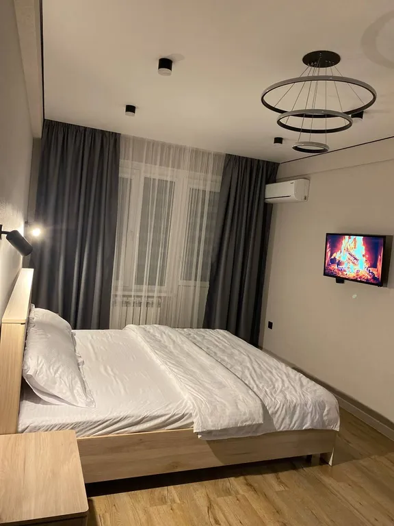 Чистая и современная квартира с видом на горы в центре города