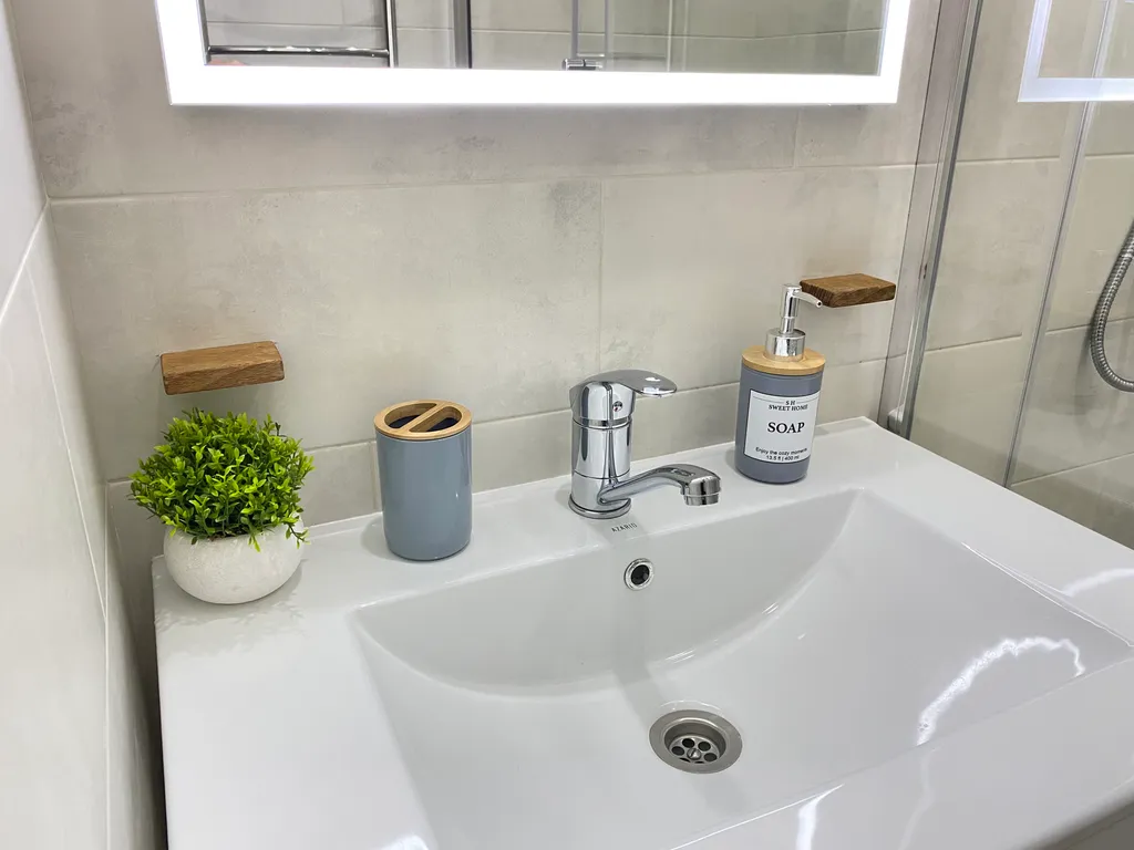 Уютный апартамент на берегу реки с видом на горы