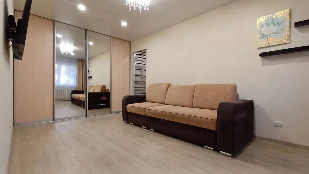 Простая 2-х комнатная квартира, до центра 10 минут