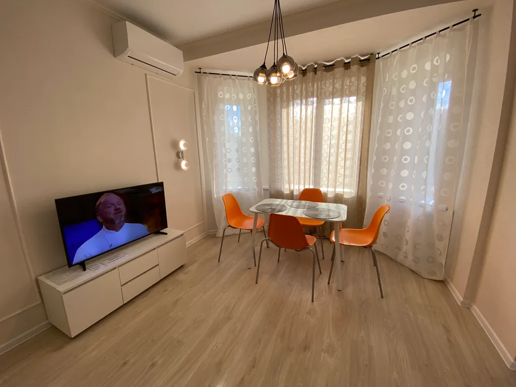 Трёхкомнатная квартира в центре с новым ремонтом