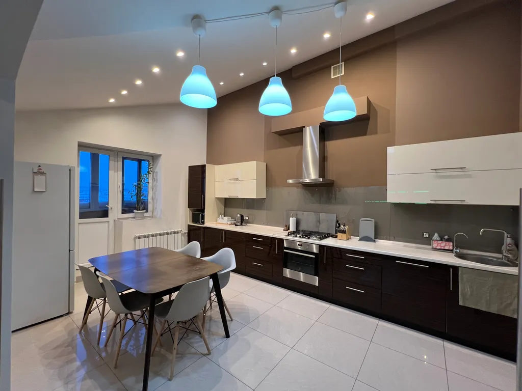 Просторная двухуровневая квартира у Кремля