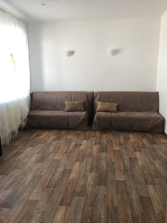 Белая студия с видом на горы