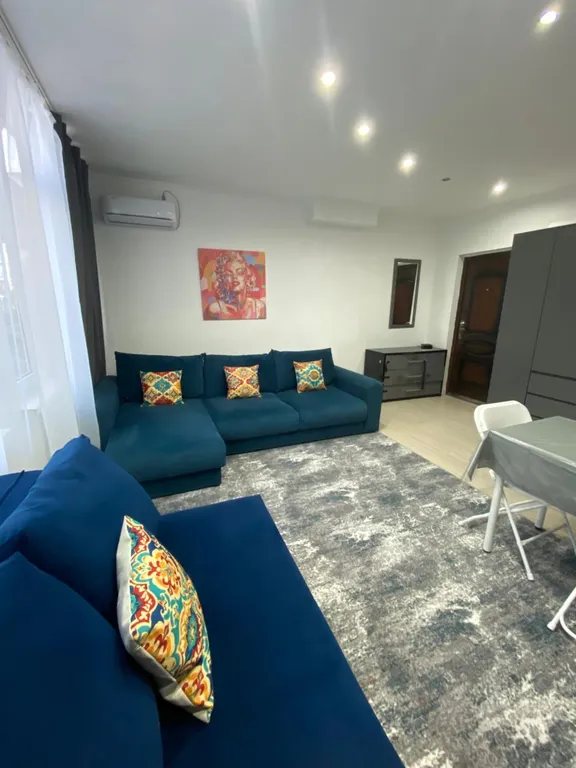 Уютная квартира-студия 20 минут от моря. Большие окна, вид на горы