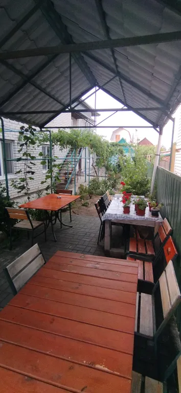 Двухместный номер на берегу моря с двумя односпальными кроватями.