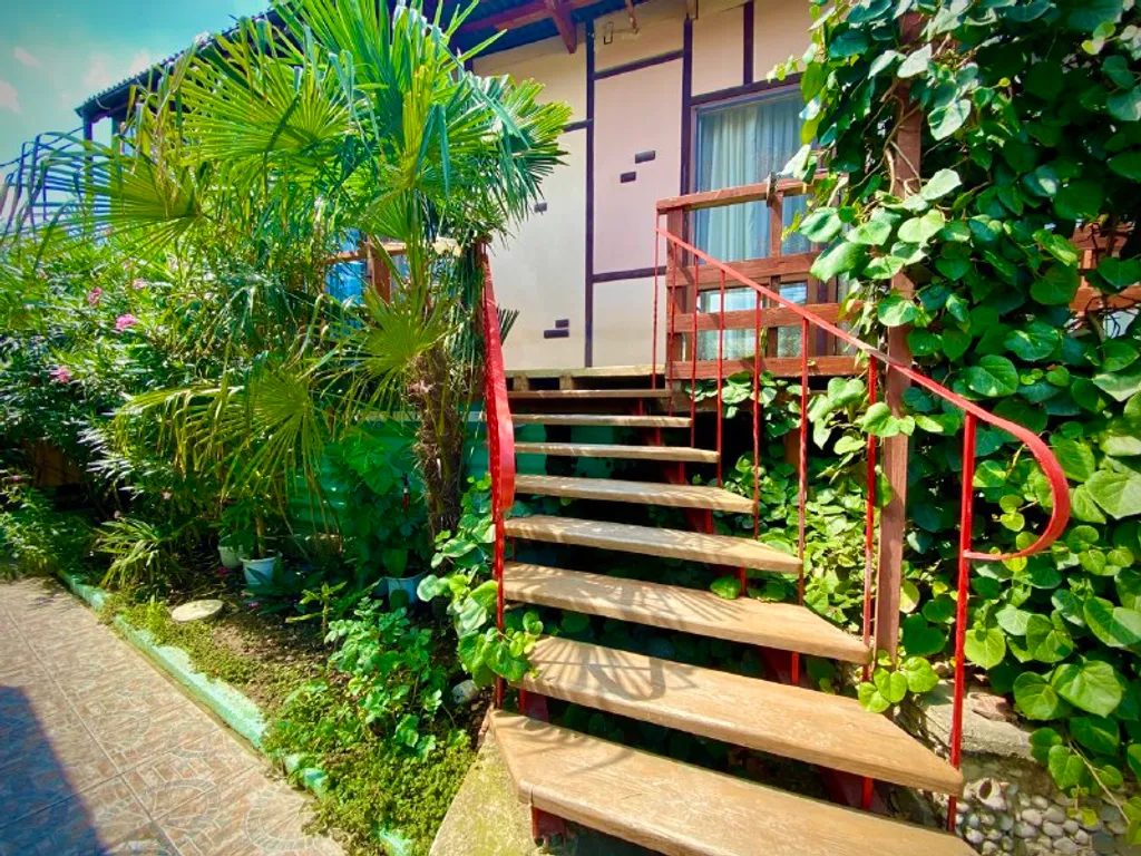 Уютный коттедж с каркасным бассейном