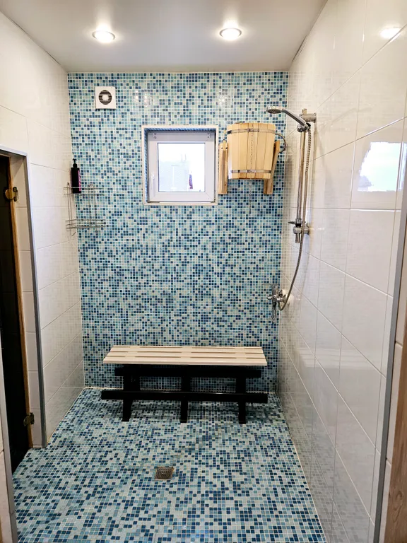 Коттедж Коттедж с баней на дровах и горячем уличным чаном — Снегиревка