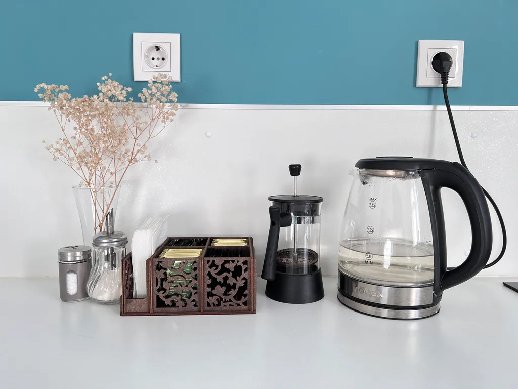 У метро рядом с центром