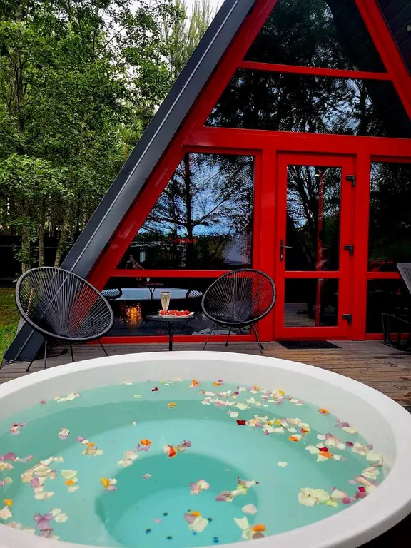 Уютный A-frame в 25 км от Минска с горячей купелью и видом на лес