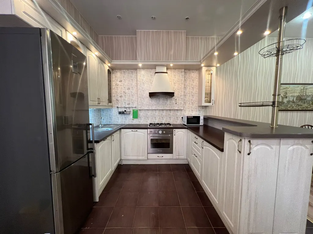 Квартира 4-комнатная Квартира — Санкт-Петербург