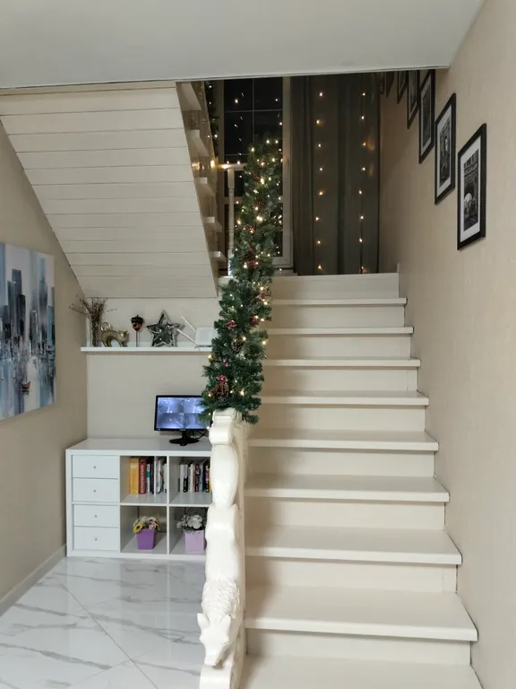 Уютный коттедж с дровяным камином, в окружении лесного массива