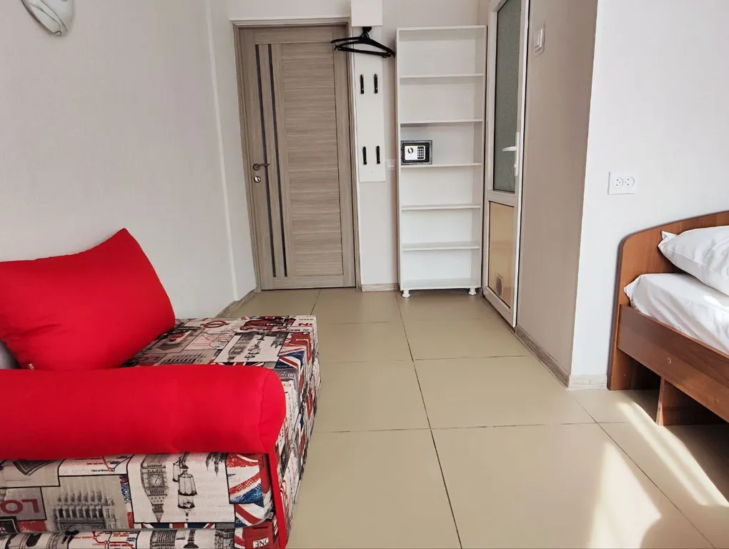 Квартира Квартира Двухместный номер на мансарде в гостевом доме Регион 86 — Адлер