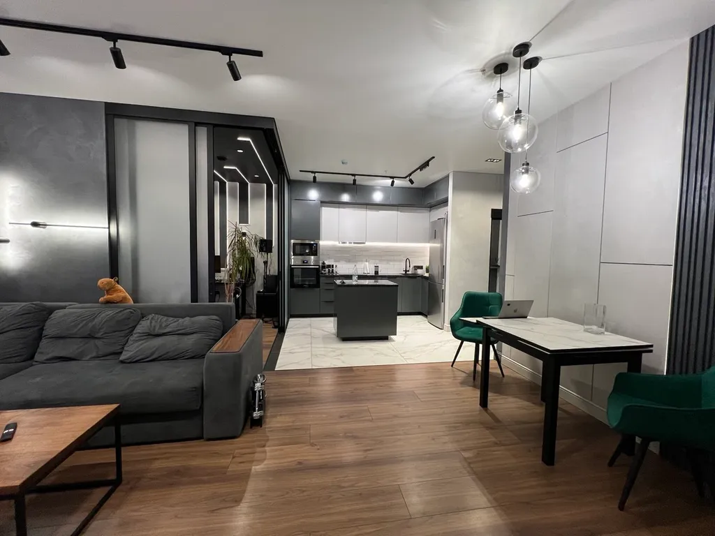 Апартаменты с офисом в КМ Tower Plaza