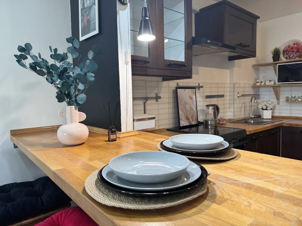 Видовая квартира-студия рядом с вокзалом и тц март