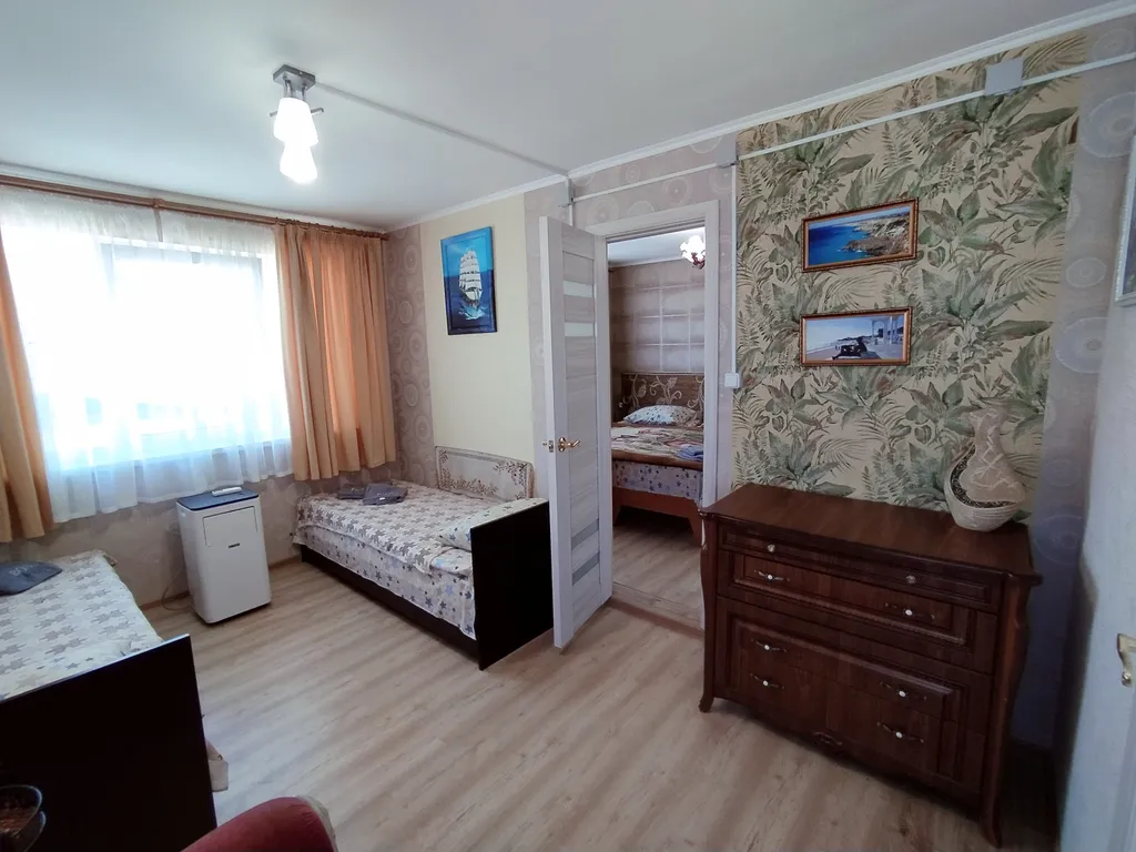 Двухэтажный трёхкомнатный дом Крым с кухней и двором под ключ