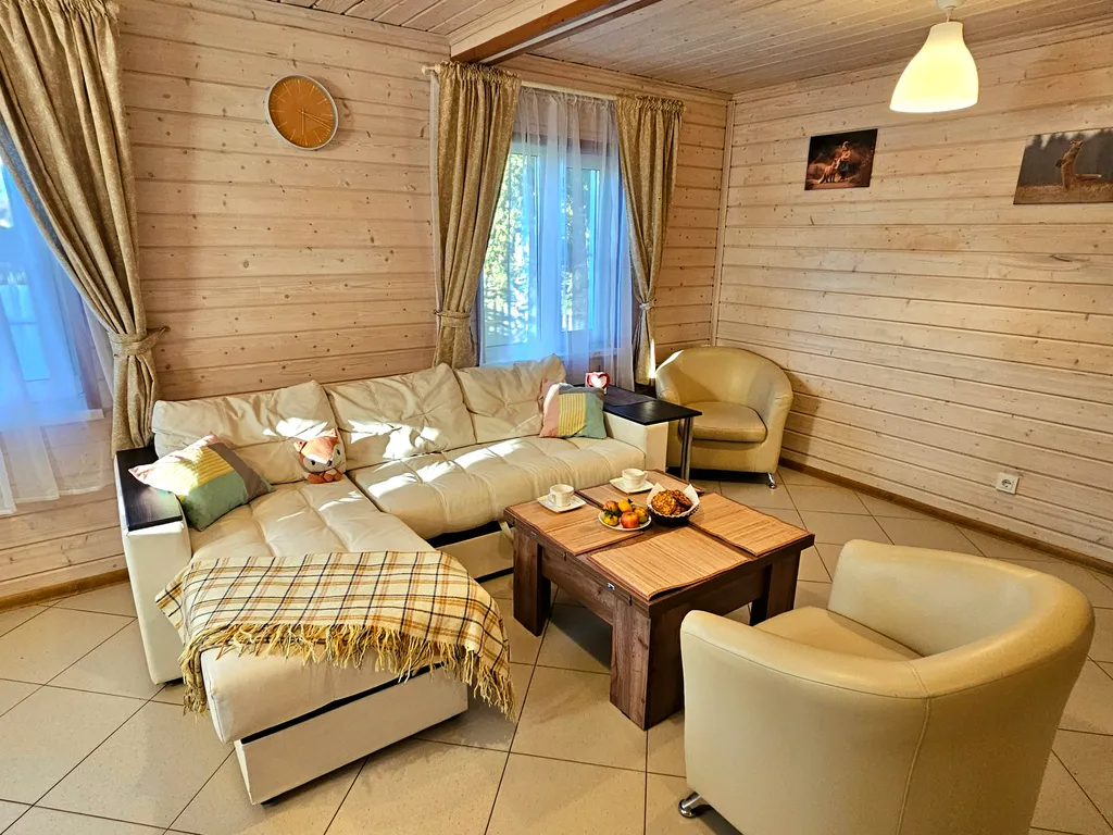 Коттедж Дом с баней и горячим чаном рядом и Игорой 2 — Снегиревка