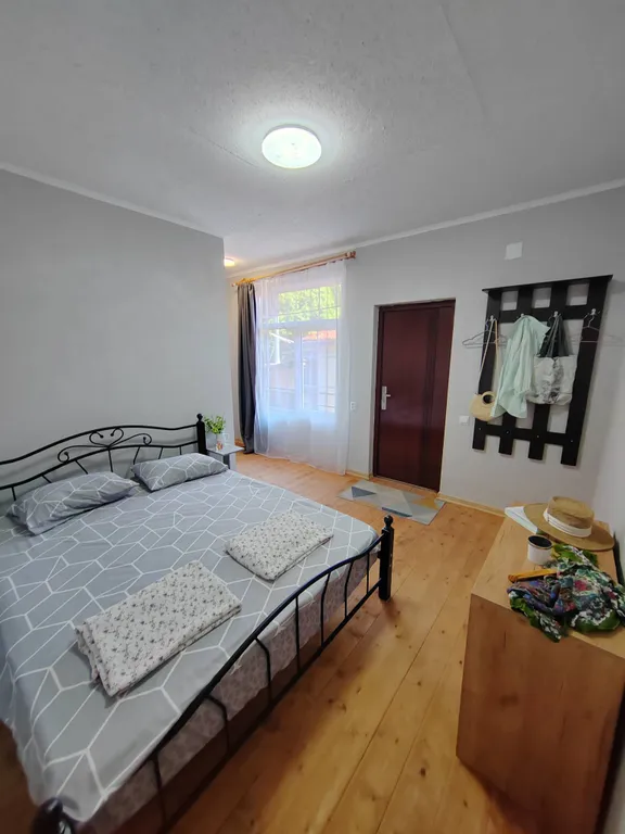 Квартира Квартира Уютный новый номер, тихий дворик в центре Гагры, 2 мин до моря — Гагра