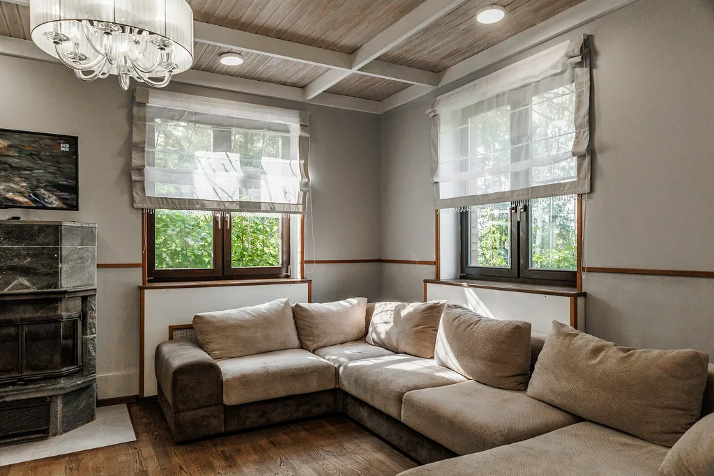 Современный дом с бассейном и сауной для большой компании