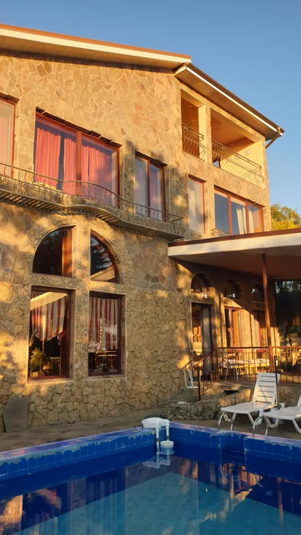 Дом-замок на море