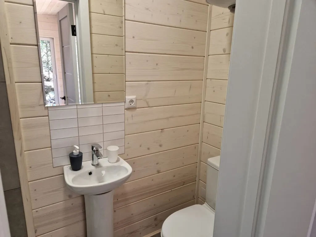 Домик в тихом месте у моря