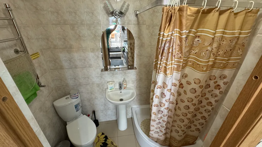 Комфортный дом и двор целиком под ключ без хозяина у моря Комильфо