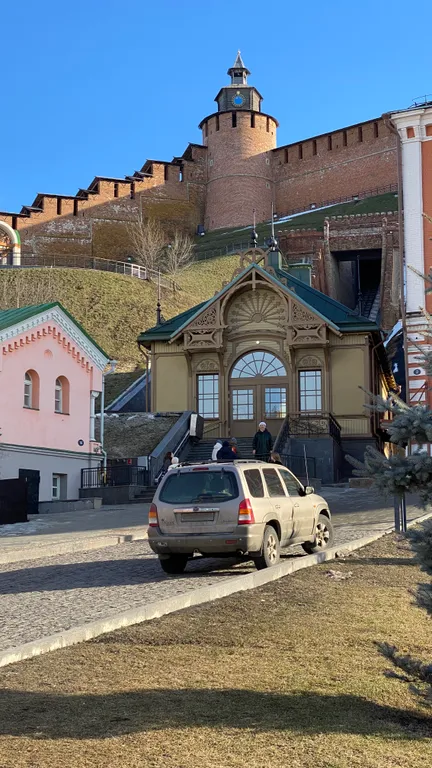 Красивая трех-комнатная квартира с дизайнерским ремонтом