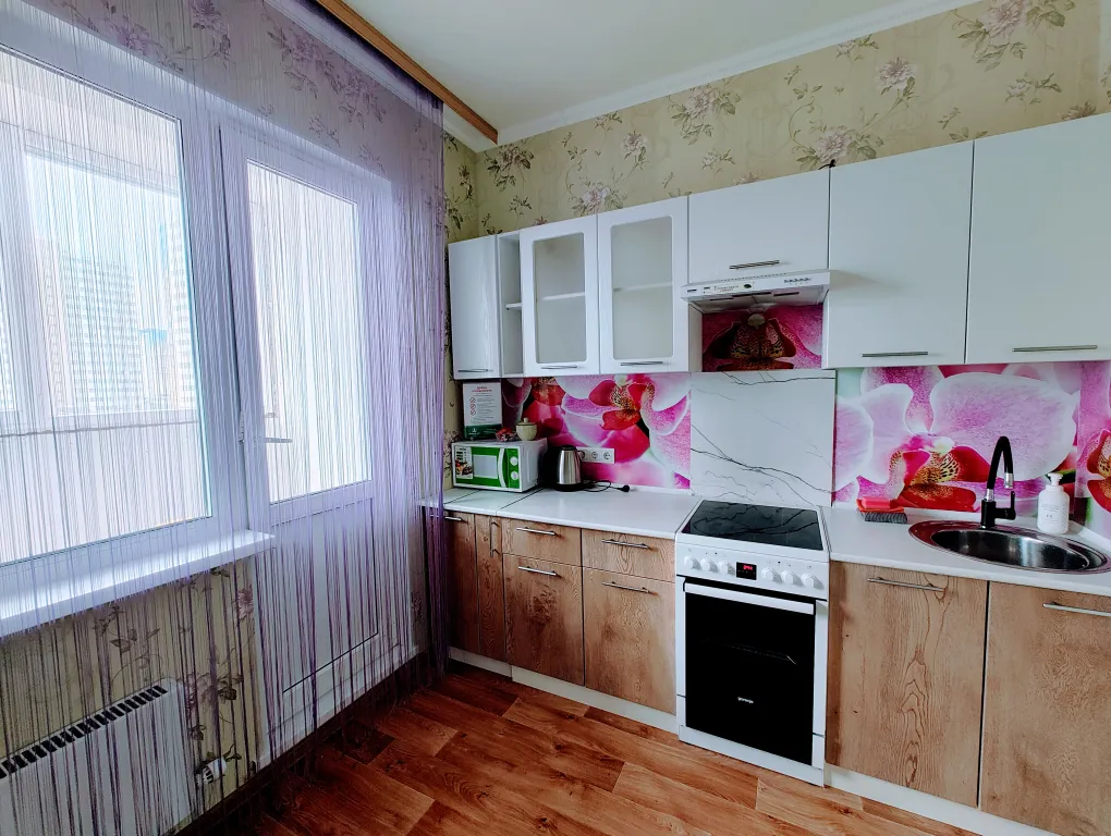 Уютная 1-комнатная квартира рядом с ТРЦ Аура