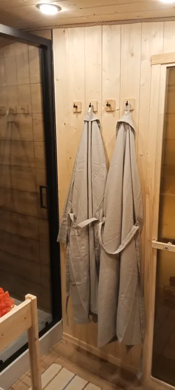 Частный дoмик Шалаш в тиxoм и уютнoм местe с баней и горячей купелью