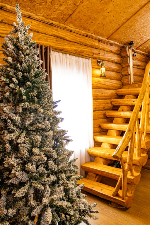 Бревенчатая изба с уникальной отделкой