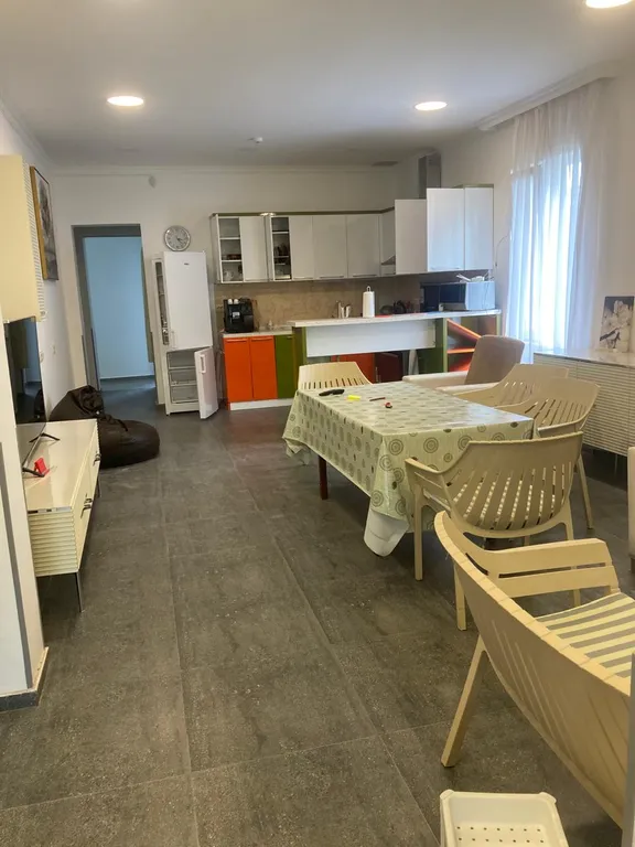 Дом для большой такой компании