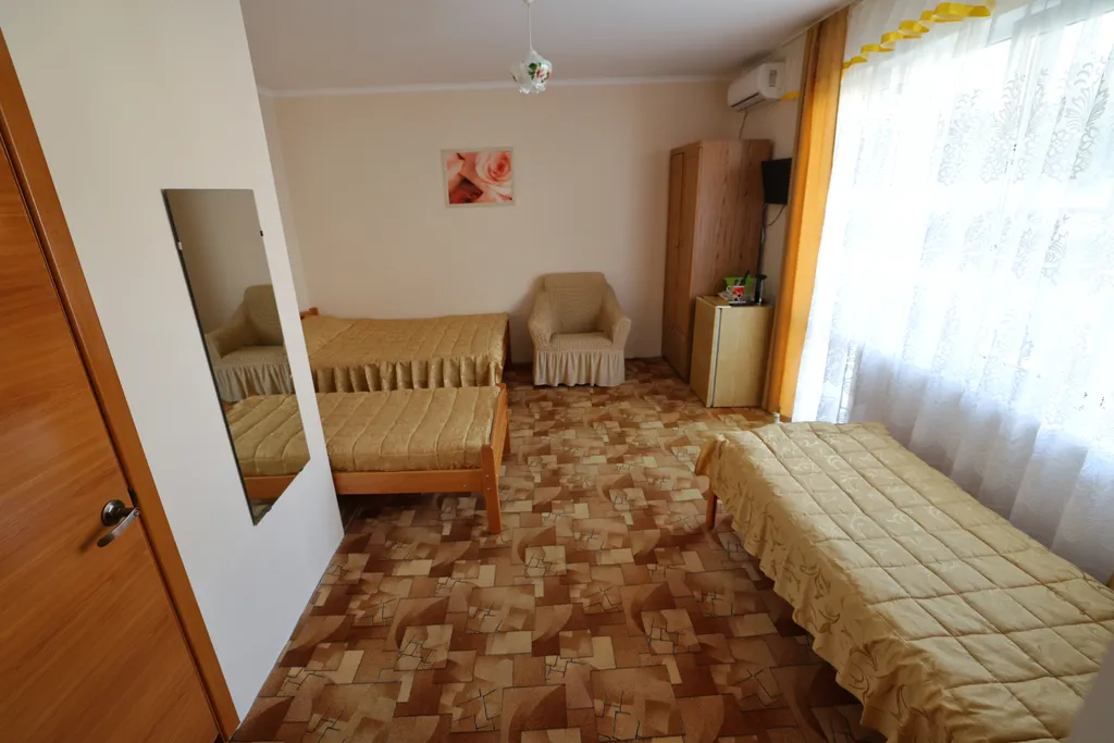 Квартира Квартира Четырехместный номер с доп. местом с балконом и видом на горы — Лазаревское