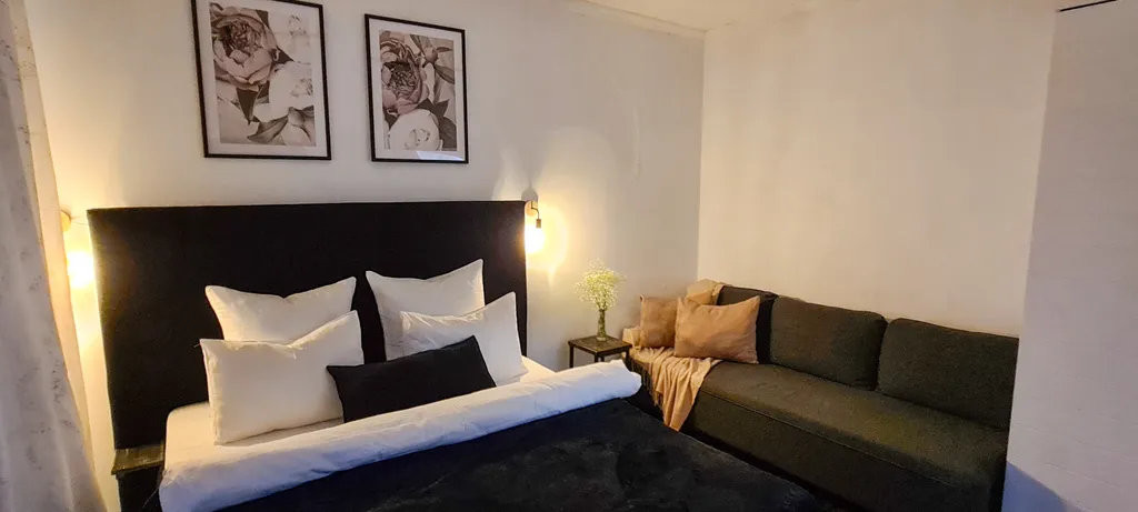 Квартира с большой кроватью, балконом и оплаченными кинотеатрами