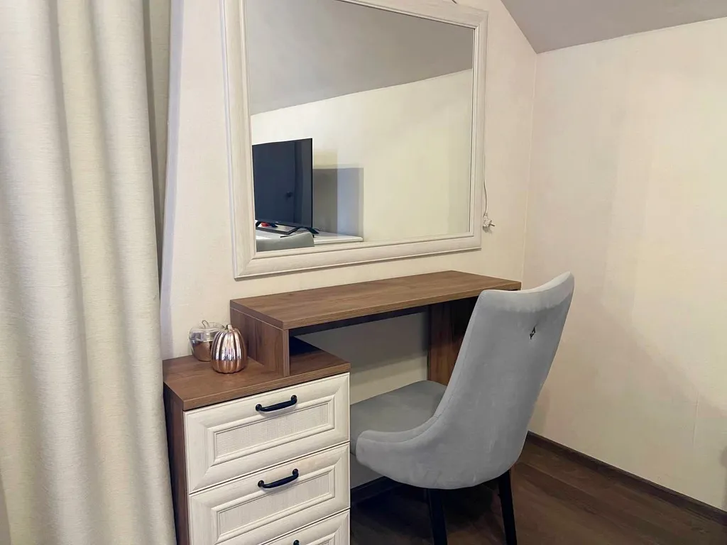 Двухэтажный дом поблизости с парком Галицкого