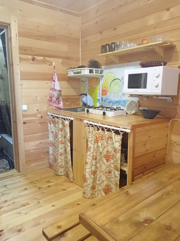 Гостевой дом вдали от берега и шума с кухней, туалетом, душем в доме