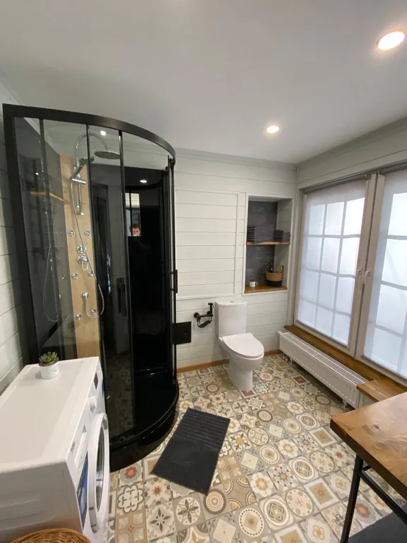 Уютный бревенчатый дом в сосновом бору