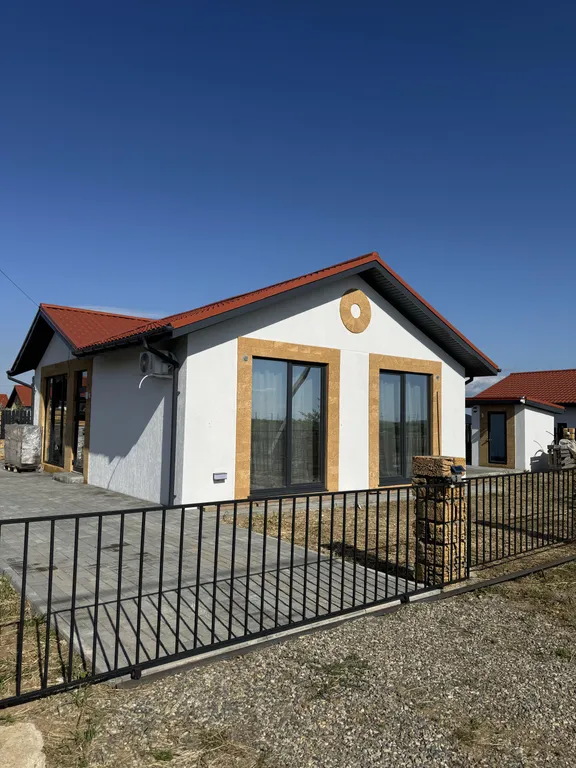 Дом с бассейном в Винной деревне Тамань