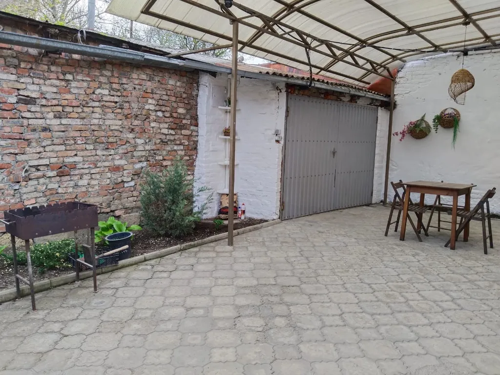 Дом с патио в центре города