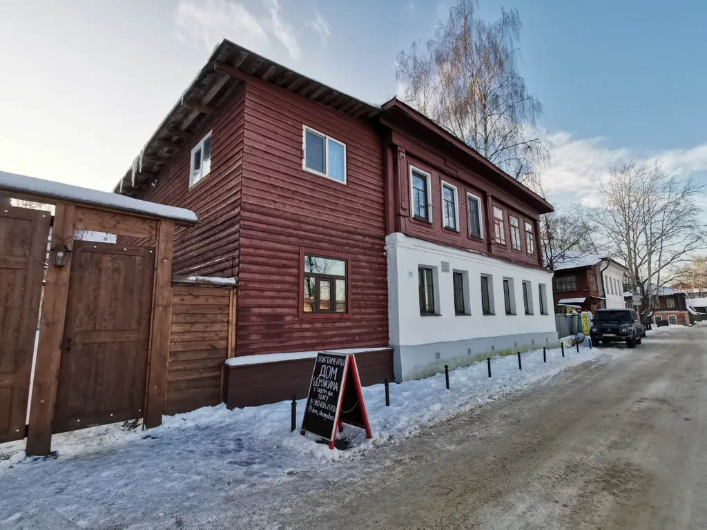 Дом Шемякина студия 3 с видом на Волгу