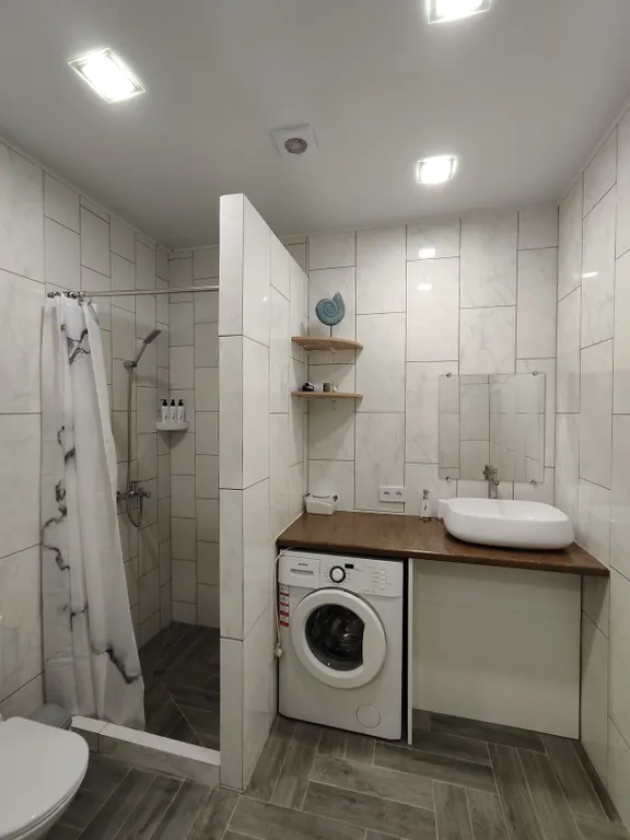 Однокомнатная квартира студия с отдельной спальней