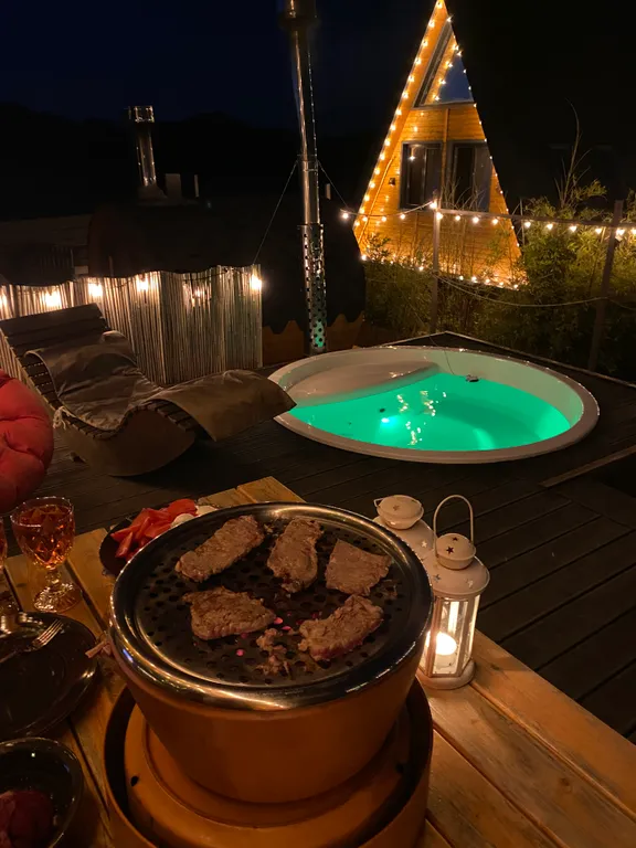 Домик а фрейм для круглогодичного отдыха с джакузи и баней