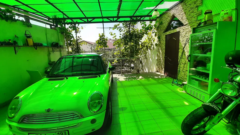 Дом с бассейном недалеко от моря