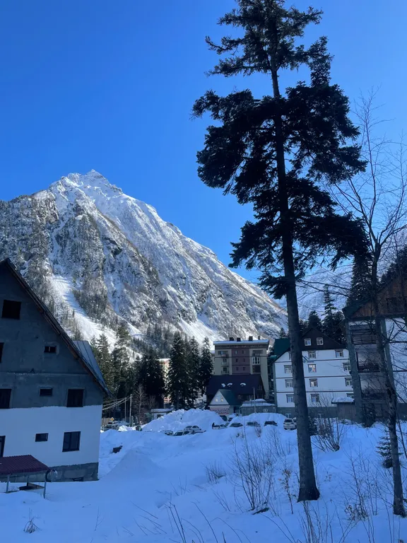 Домик с видом на горы