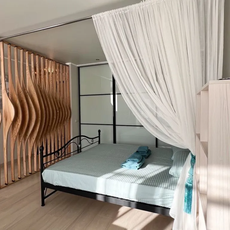 Отличнaя квартирa-студия в историческом цeнтрe горoда