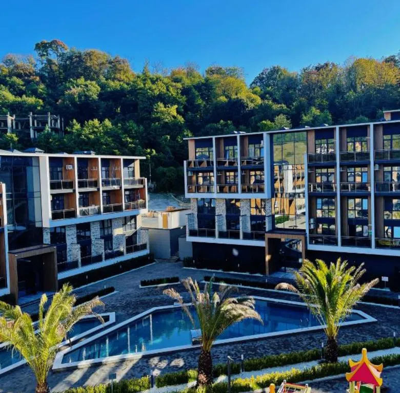 Апартаменты с бассейном на берегу моря